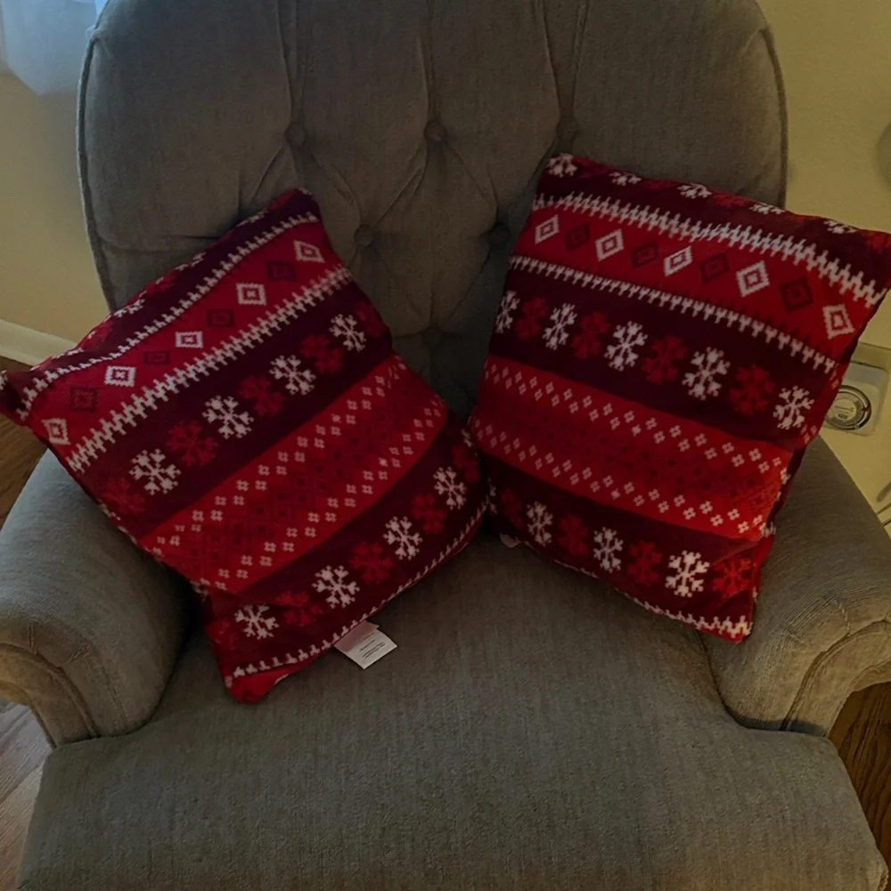 Set of 2 red & white Christmas throw pillows